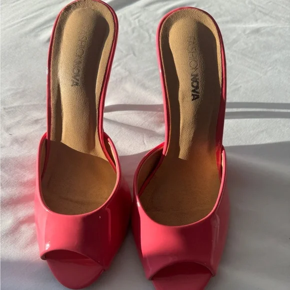 Pink Heels - Picture 2 of 4